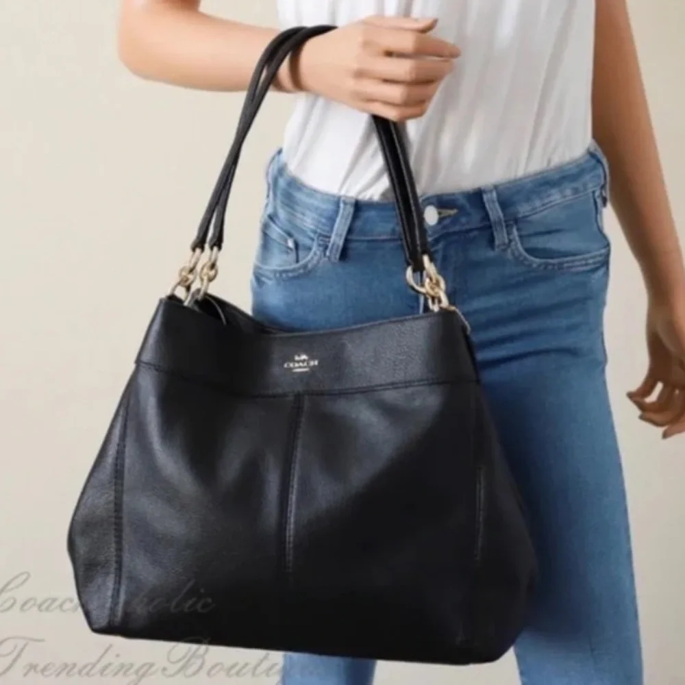 Last chance❗️Coach Lexy Navy Blue Leather Shoulder Bag.